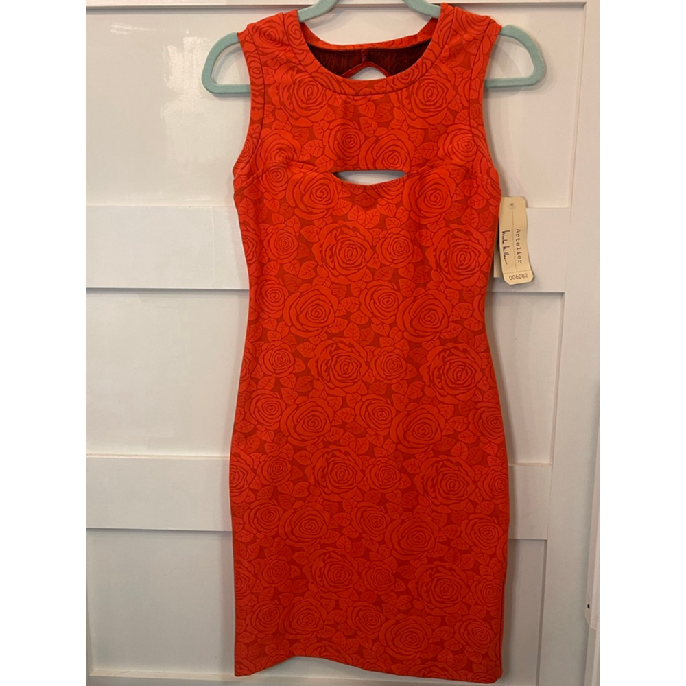 NWT Artelier by Nicole Miller Red Rose Jacquard Cutout Sheath Dress Size 4 $320